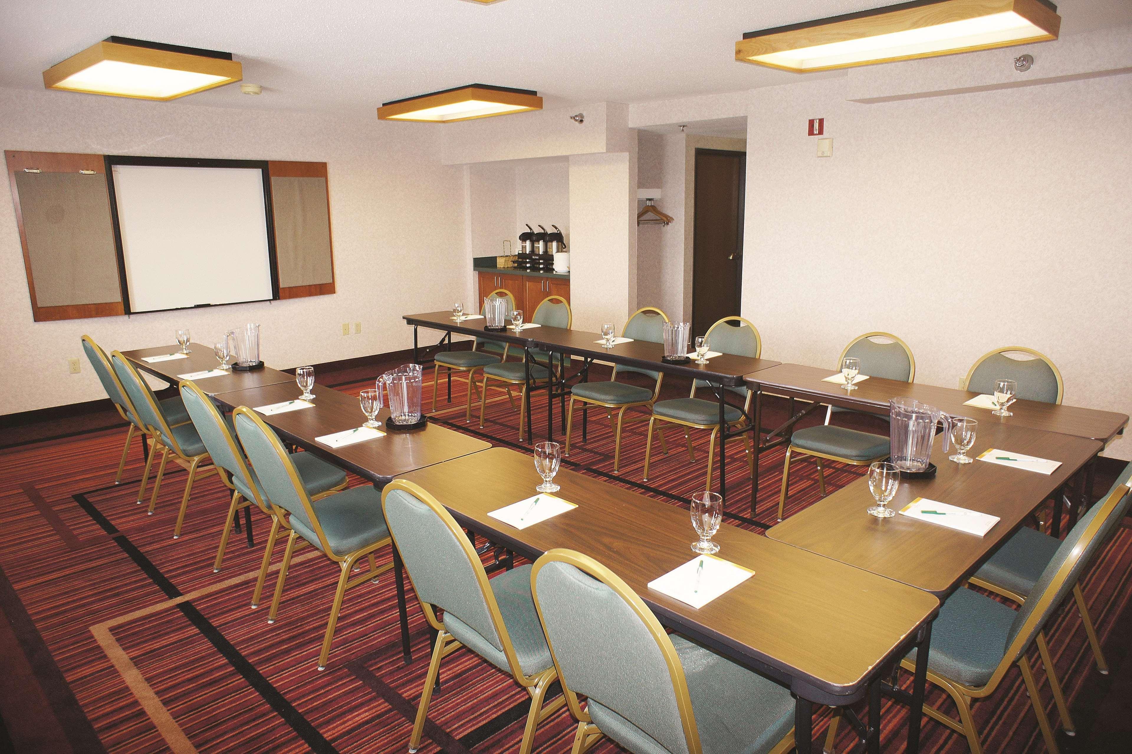 Express By Ihg Hotel Saint Albans